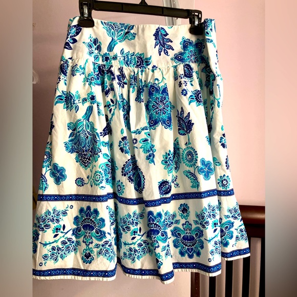 Fashion Bug Dresses & Skirts - Fashion Bug Women’s Skirt, Size 10, White/Blue, Floral/Paisley Print